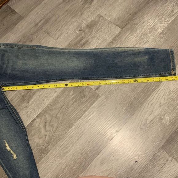 NWT CABI Medium Washed Destructed Skinny Jeans (Size 2) - Picture 16 of 16